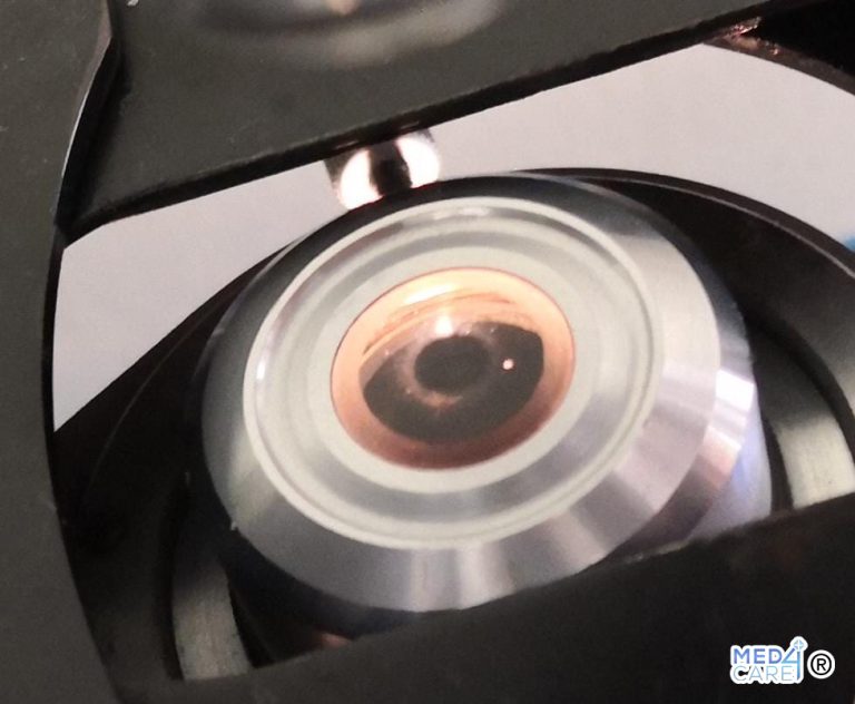 Emergenza del condensatore con visibile l'anello di luce del cono, microscopia in campo oscuro