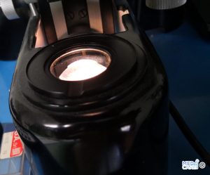 Piano portafiltri prima del condensatore per campo oscuro, microscopia in campo oscuro